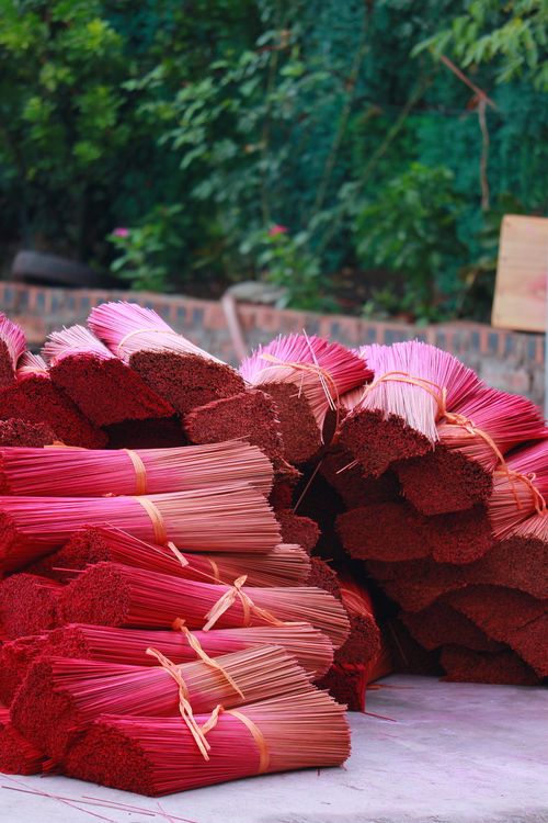 Free Colorful bundles of pink incense sticks neatly arranged in an outdoor Hanoi market. Stock Photo