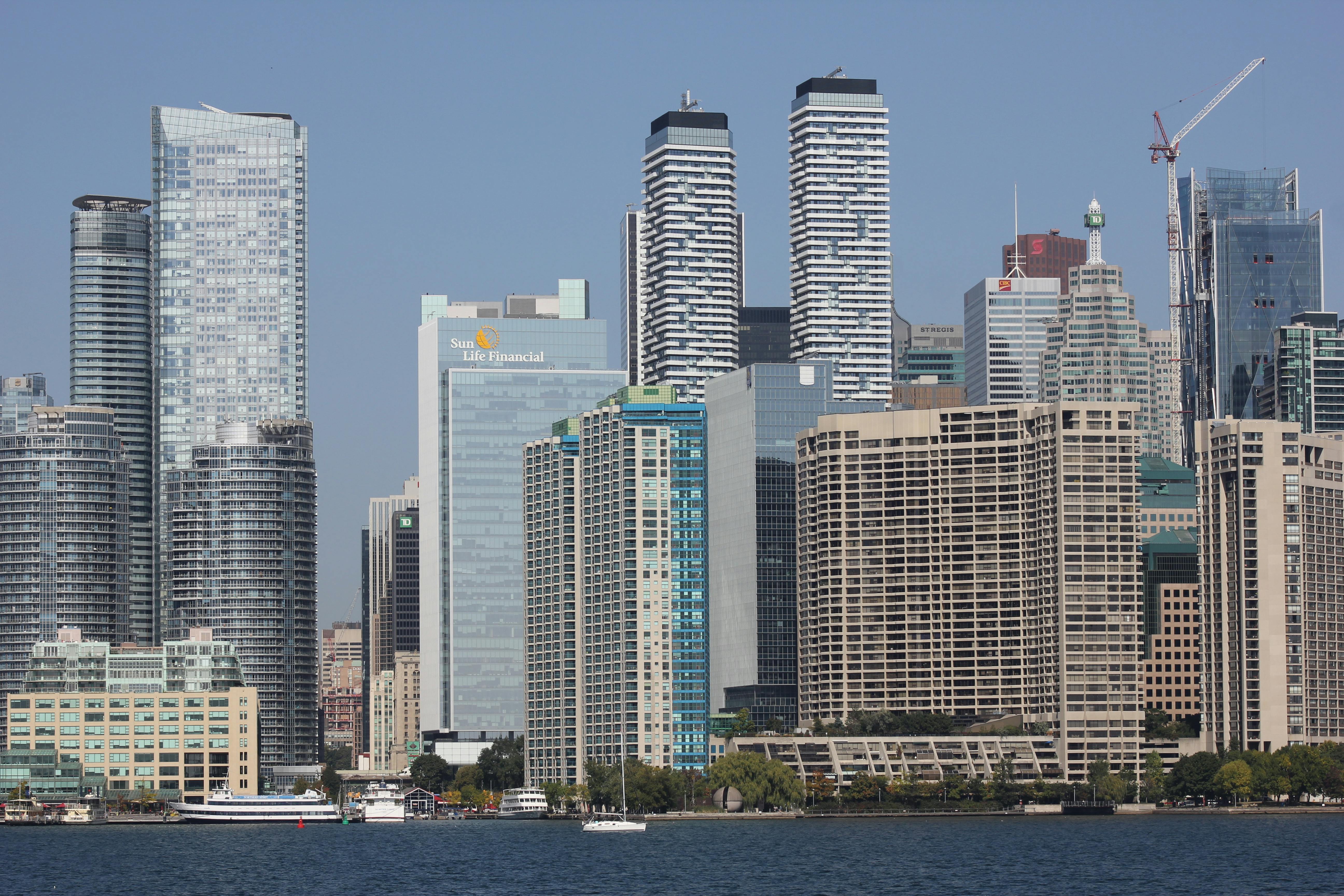 Buildings on Sea Shore on Manhattan · Free Stock Photo