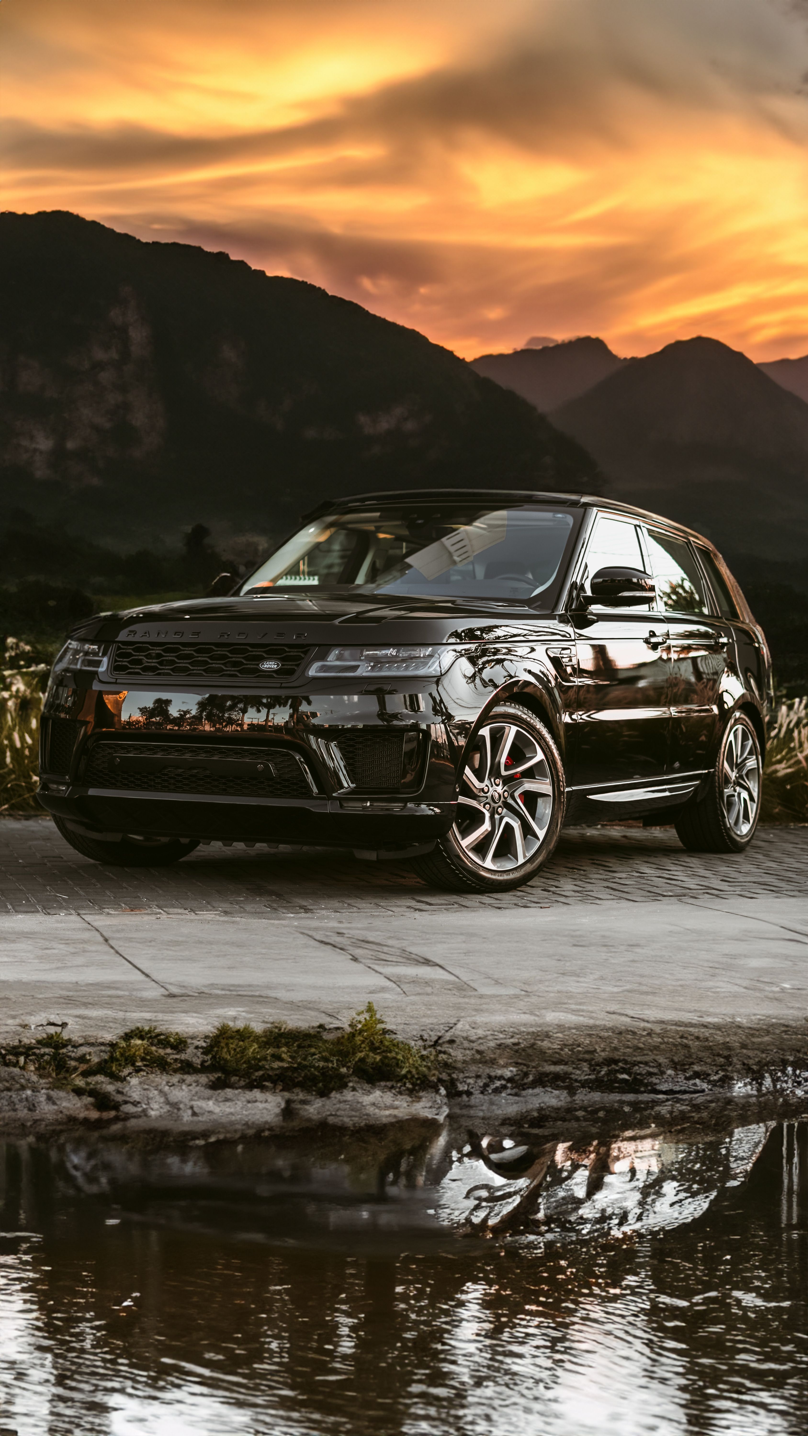 Range Rover Sport at Dusk · Free Stock Photo