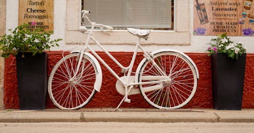 Безкоштовне стокове фото на тему «білий, велосипед, Вулиця» стокове фото