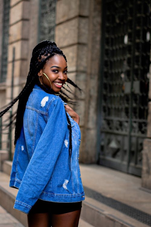 Foto Della Donna Che Indossa Giacca Di Jeans