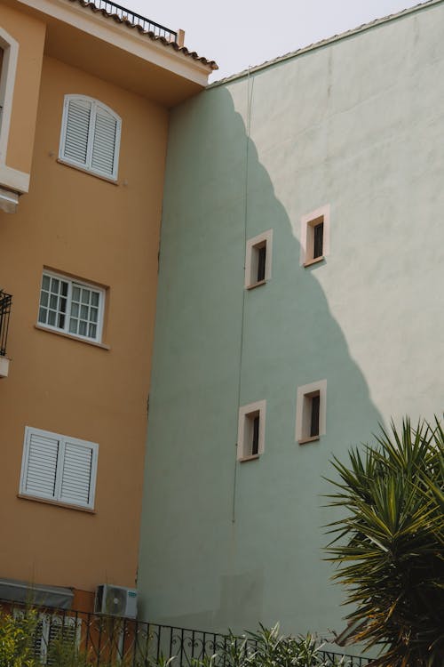 Fotos de stock gratuitas de edificio, esquina, paredes