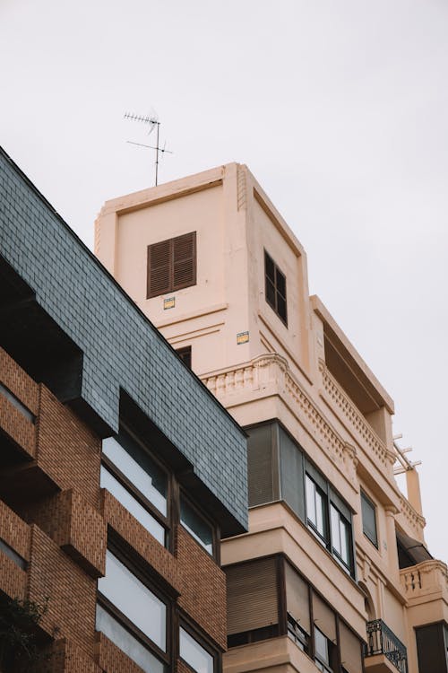 Foto profissional grátis de construção, muros, tiro vertical