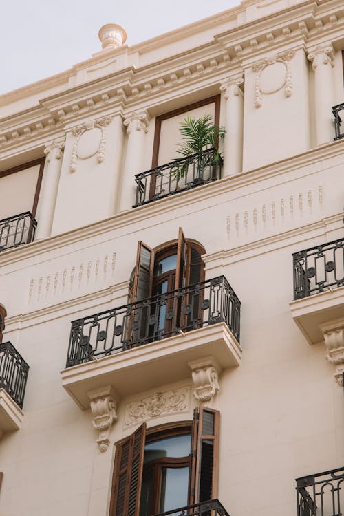 Immagine gratuita di balconi, dettagli, edificio tradizionale