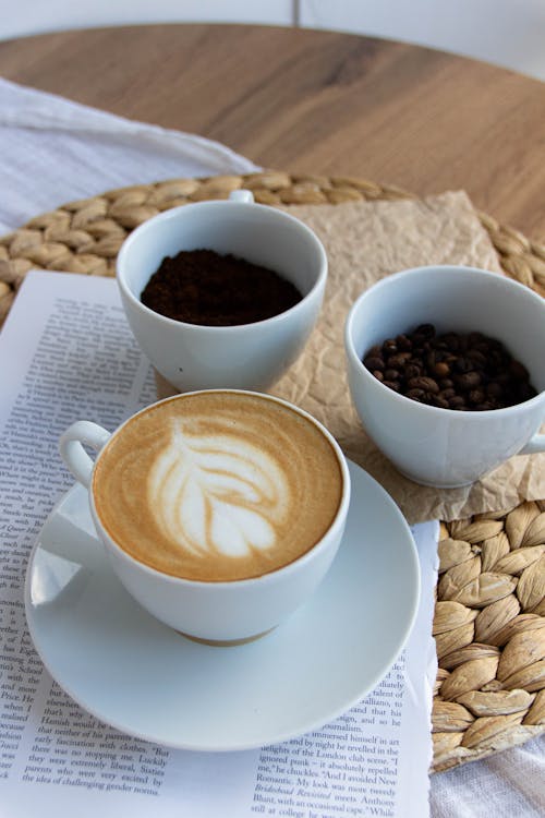 Fotobanka s bezplatnými fotkami na tému cappuccino, káva, kávové zrná
