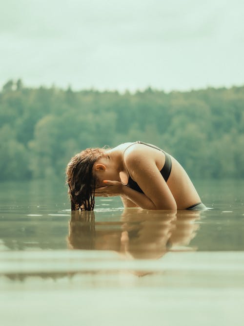 Immagine gratuita di bikini, capelli bagnati, donna