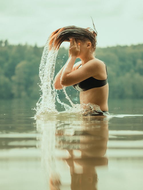 ブラジャー, 女性, 水の無料の写真素材