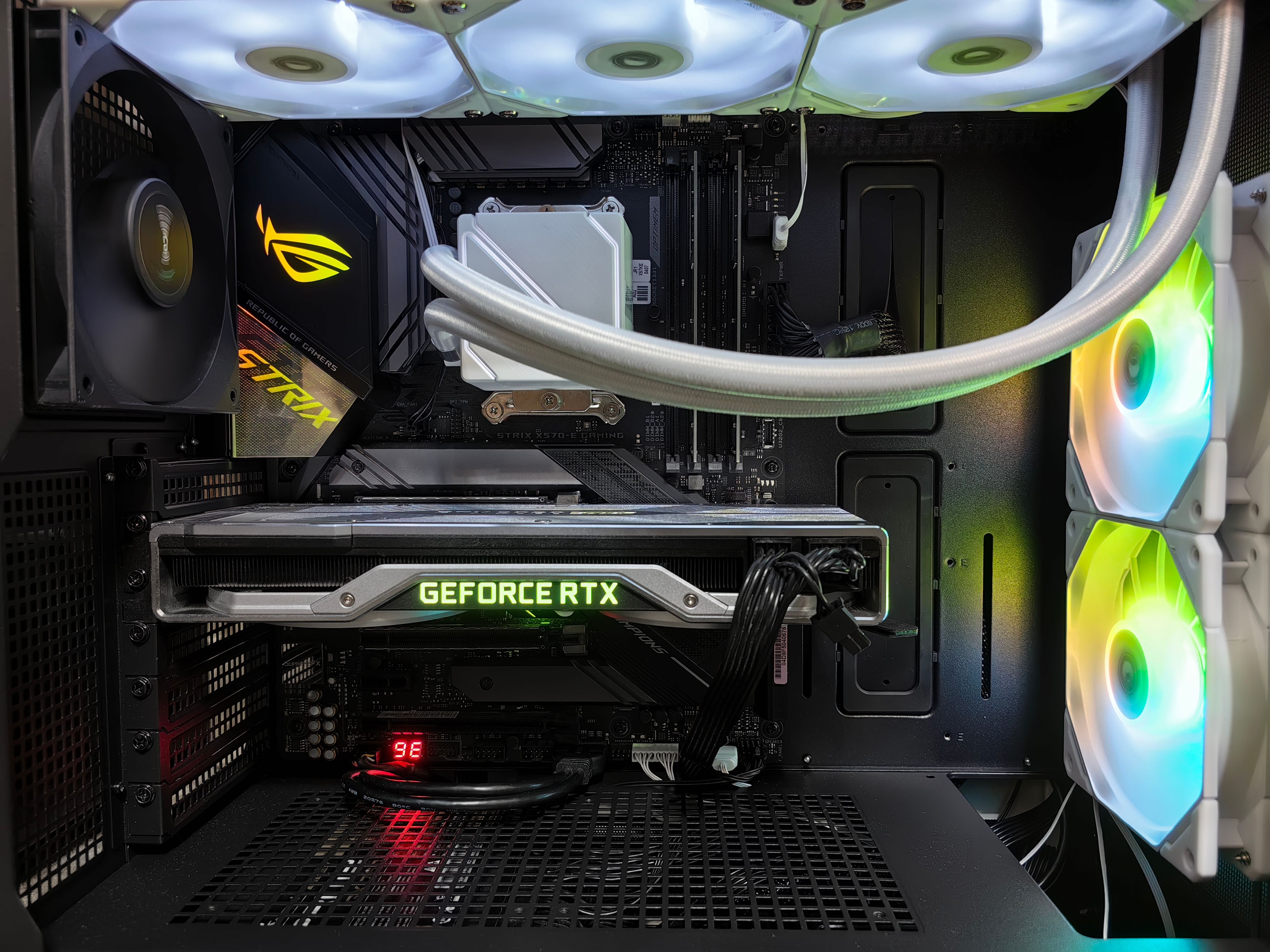 Photo gratuite de asus rog, boîtier pc, boitier pc noir, bureau de jeu ...