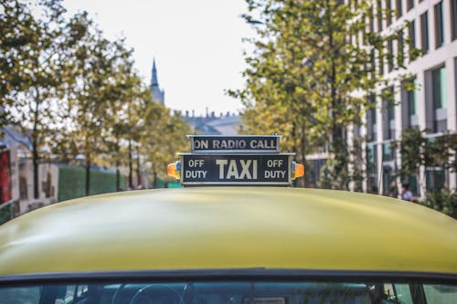 Carro Táxi Amarelo