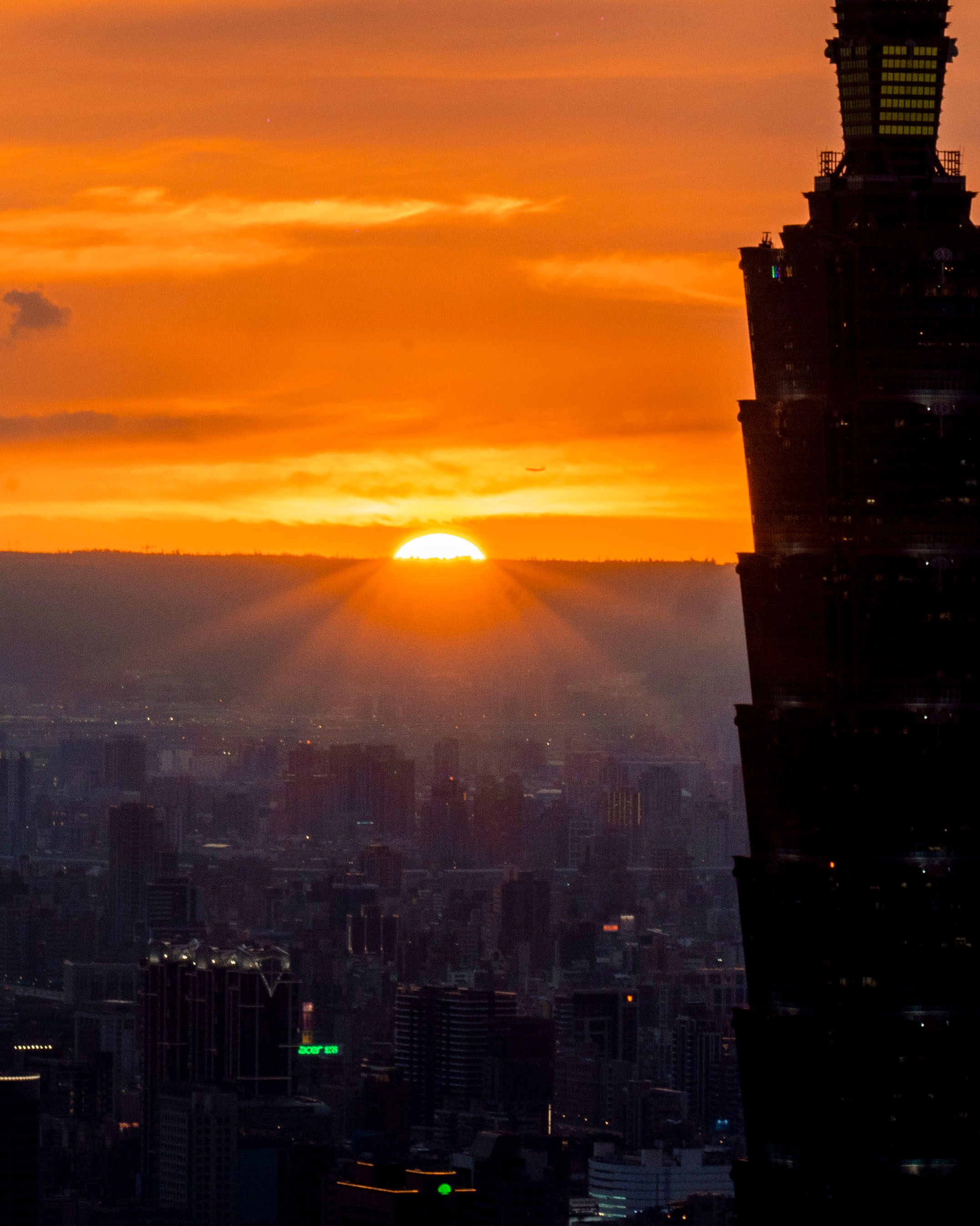 foto-de-stock-gratuita-sobre-amanecer-rascacielos-silueta-sol-tiro