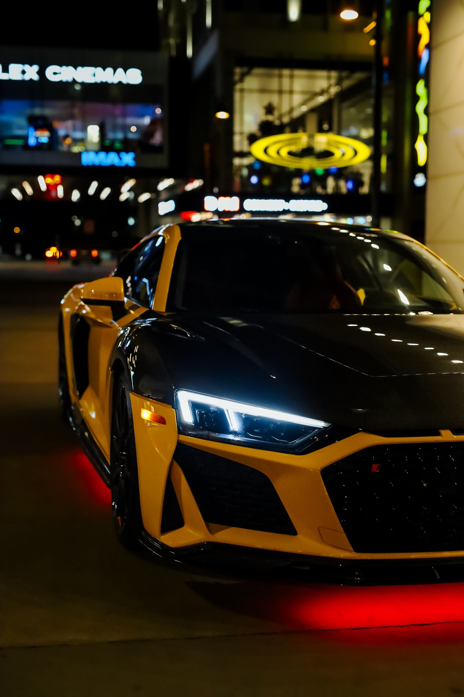 Audi R8 Neon Curb 4K wallpaper