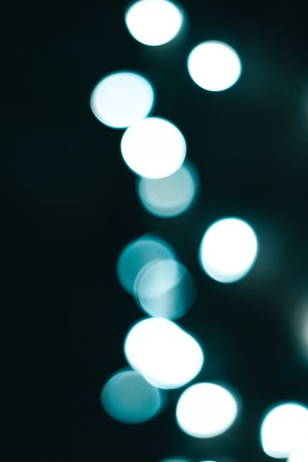 Blue-hued abstract bokeh lights creating an enchanting and serene atmosphere.