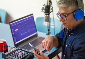 Producer at a mixing desk — Alberto Lara on Pexels
