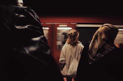 人, 地鐵月臺, 女性 的 免費圖庫相片