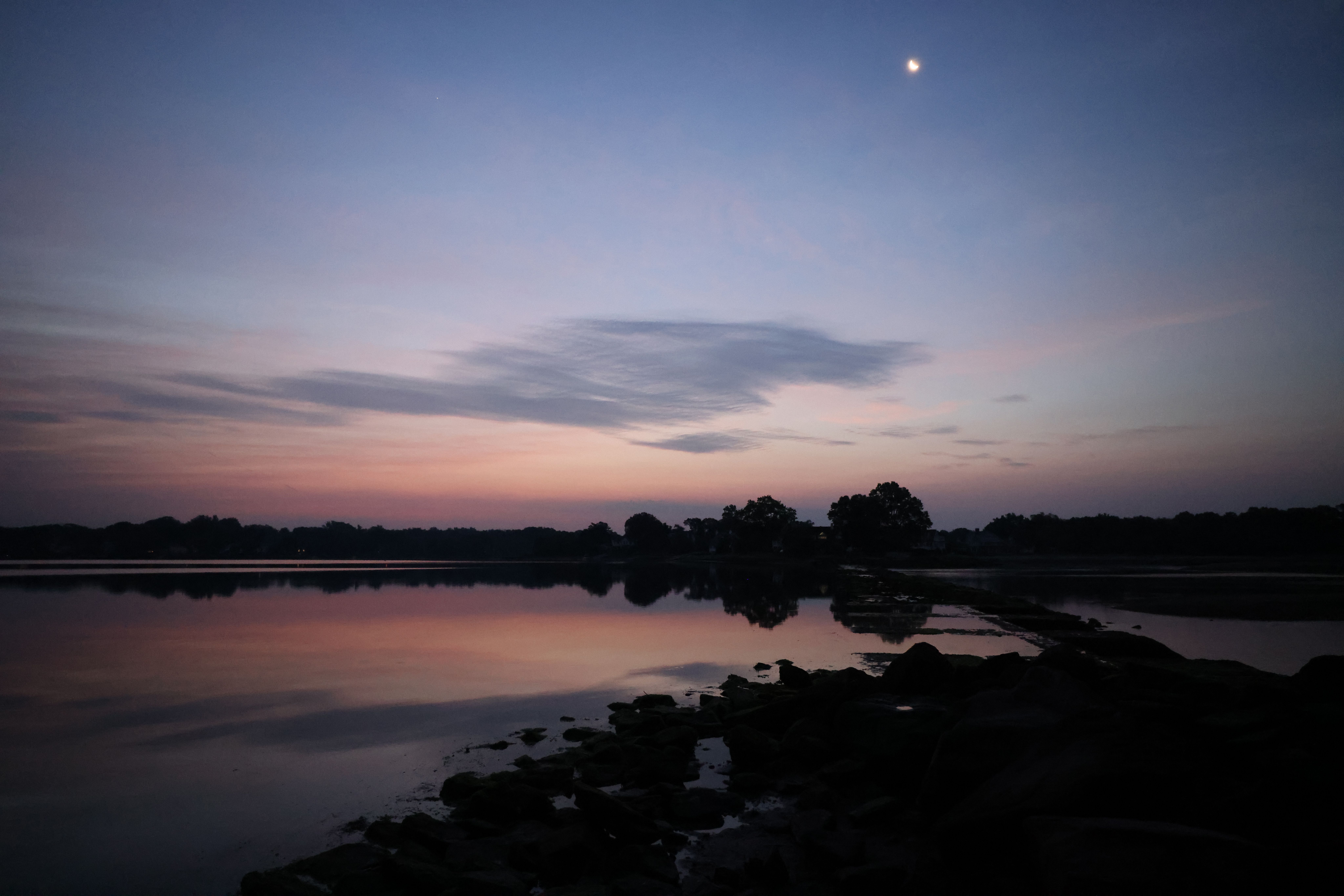 Lake at Sunset · Free Stock Photo