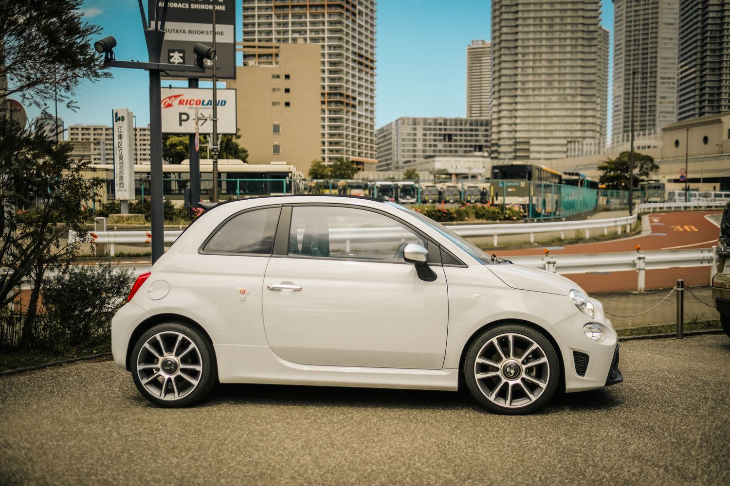 Everyday Car Photos, Download The BEST Free Everyday Car Stock Photos ...