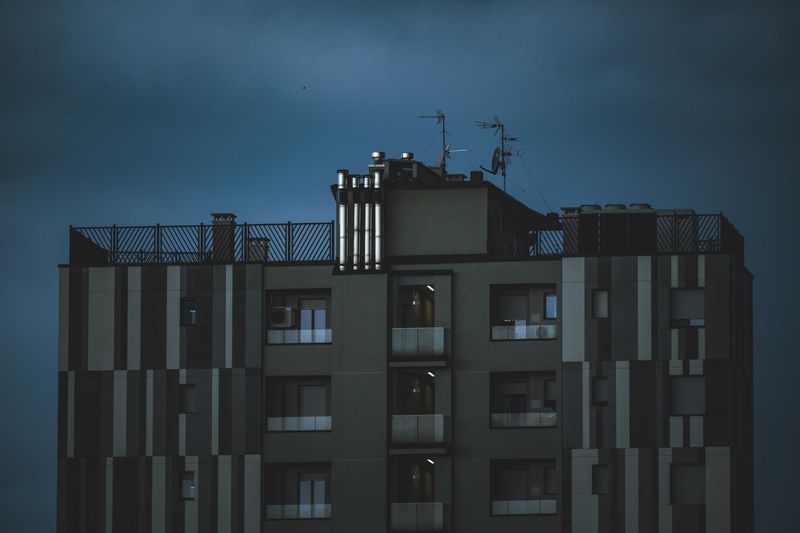 Flat Roof vs Pitched Roof: Pros, Cons, and Costs