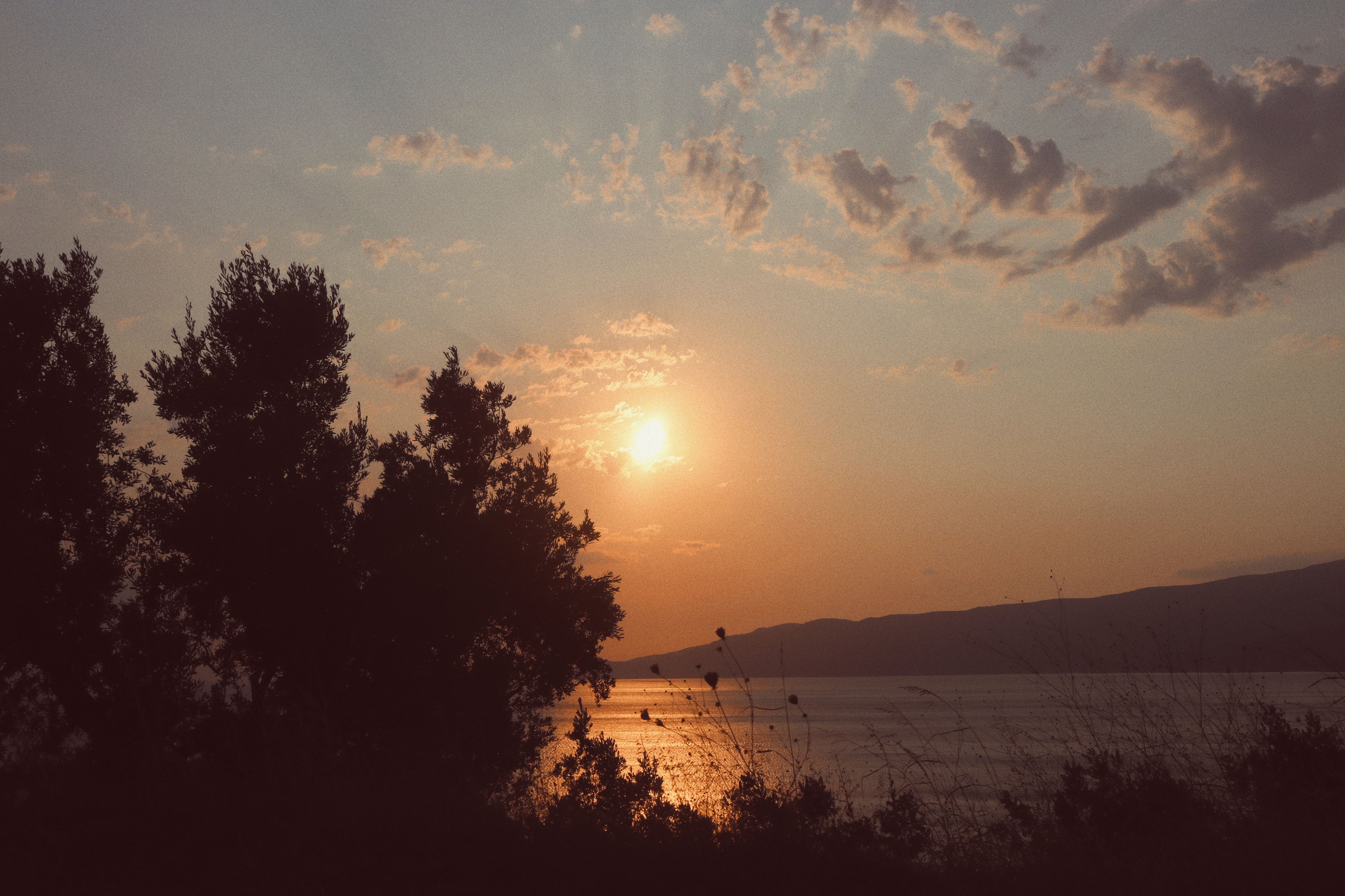 Sunset in Sky over Lake · Free Stock Photo