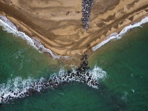 Ilmainen kuvapankkikuva tunnisteilla droonikuva, hiekkaranta, kivet