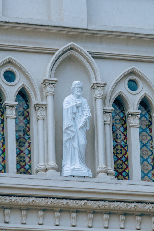 Бесплатное стоковое фото с вертикальный выстрел, камень, кафедральный собор