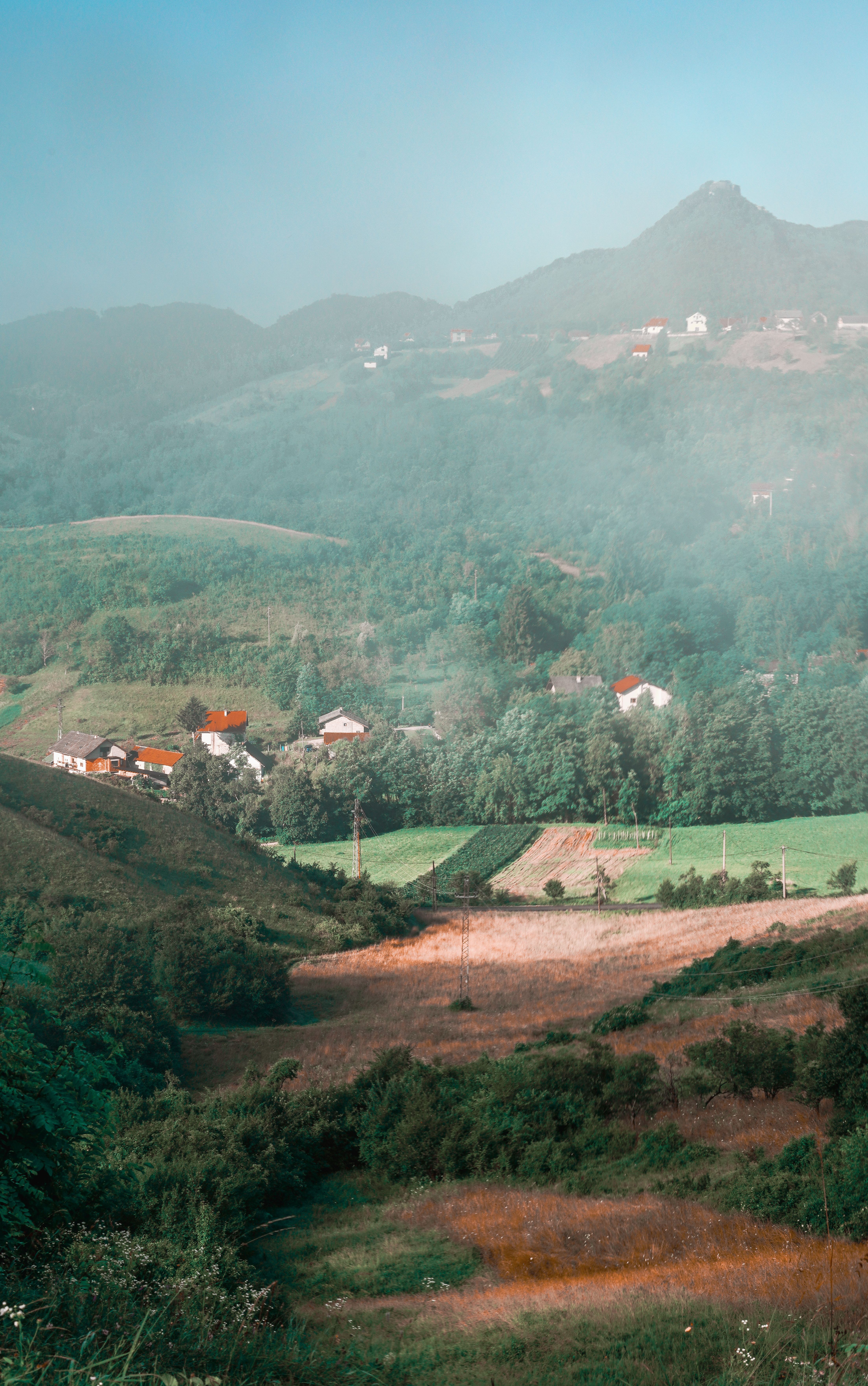 View of Houses in the Mountain Valley · Free Stock Photo