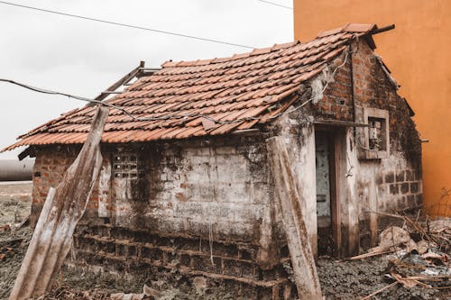 Kostenloses Stock Foto zu alt, dach, haus