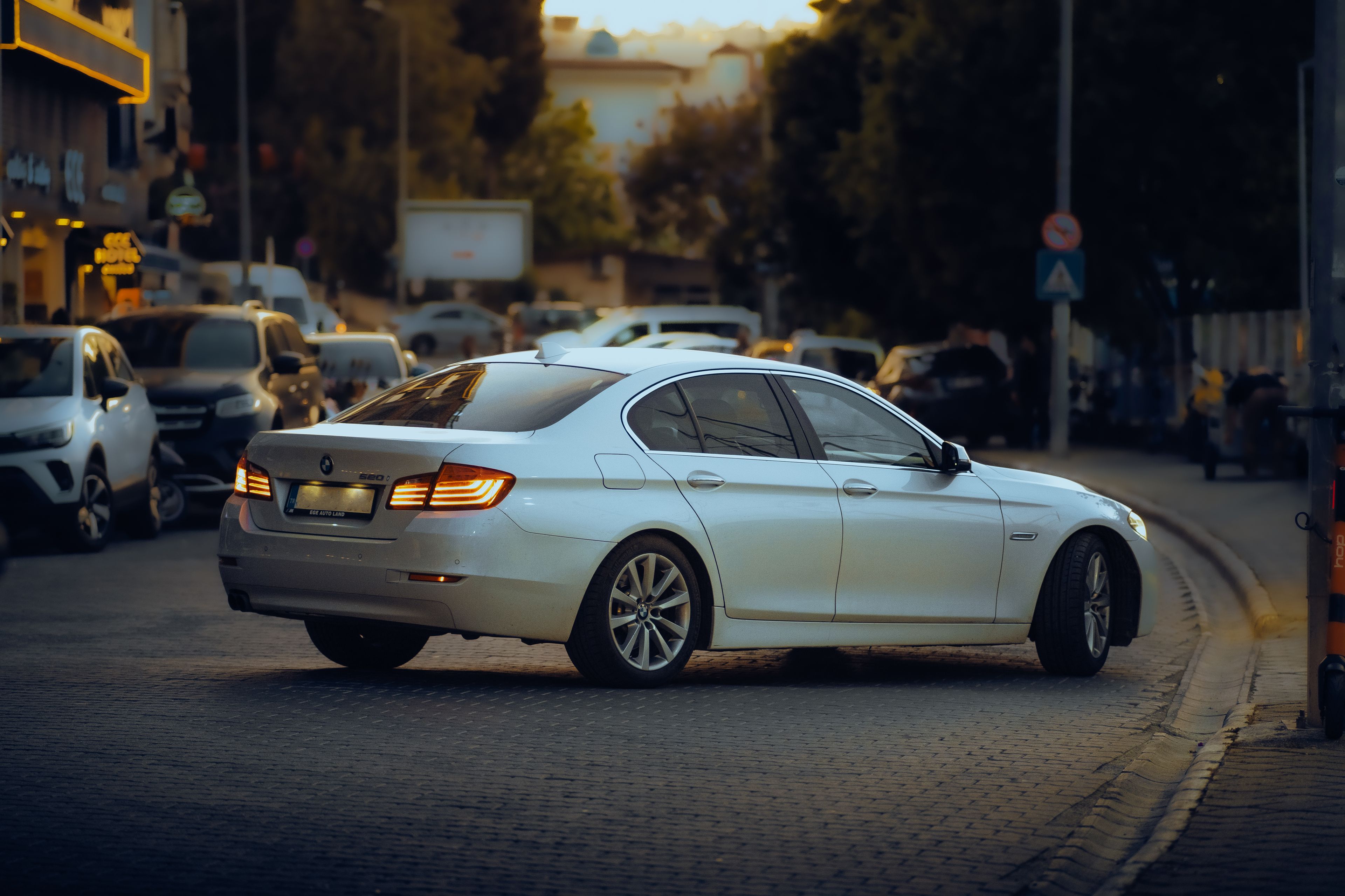 BMW i7 chauffeur driven car