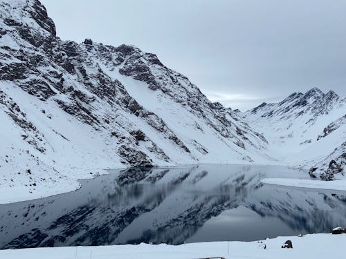 Fotobanka s bezplatnými fotkami na tému chladný, jazero, kopce