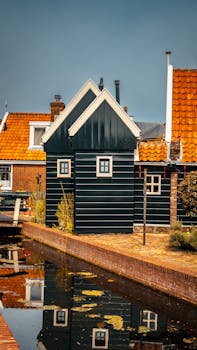 Picturesque view of traditional houses along a canal in Volendam, Netherlands.