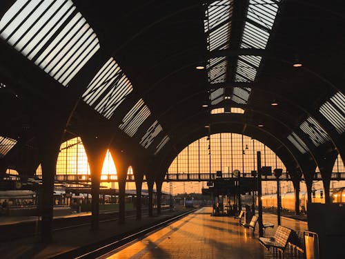 gün batımı, gün ışığı, istasyon içeren Ücretsiz stok fotoğraf