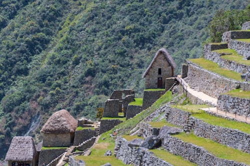 Ruins on Huchuy Picchu