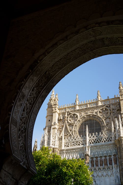 가톨릭, 건물 외관, 고딕 양식의 건축물의 무료 스톡 사진