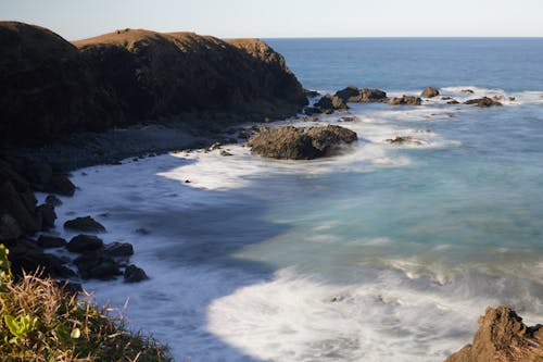 Бесплатное стоковое фото с береговая линия, волны, горизонт