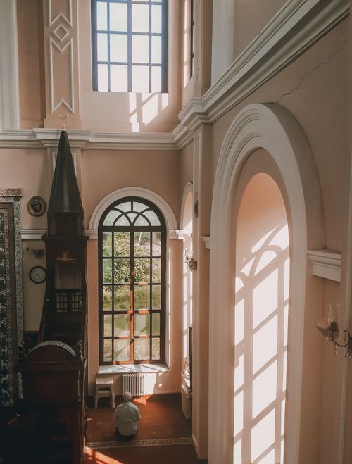Free Warm sunlight streaming into a historic İstanbul building, highlighting architectural details. Stock Photo