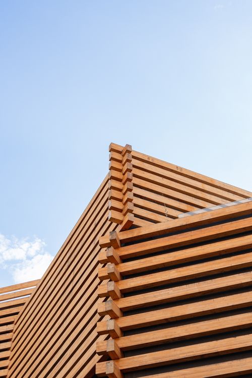 Free Modern architectural wooden facade against a clear blue sky in Eskişehir, Türkiye. Stock Photo