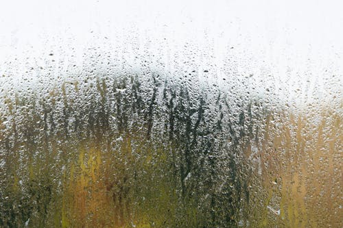 pattern,green,water,droplets,mist,dew,foggy,fog,wet,moist,glass,window,streaks,opague,yellow,light