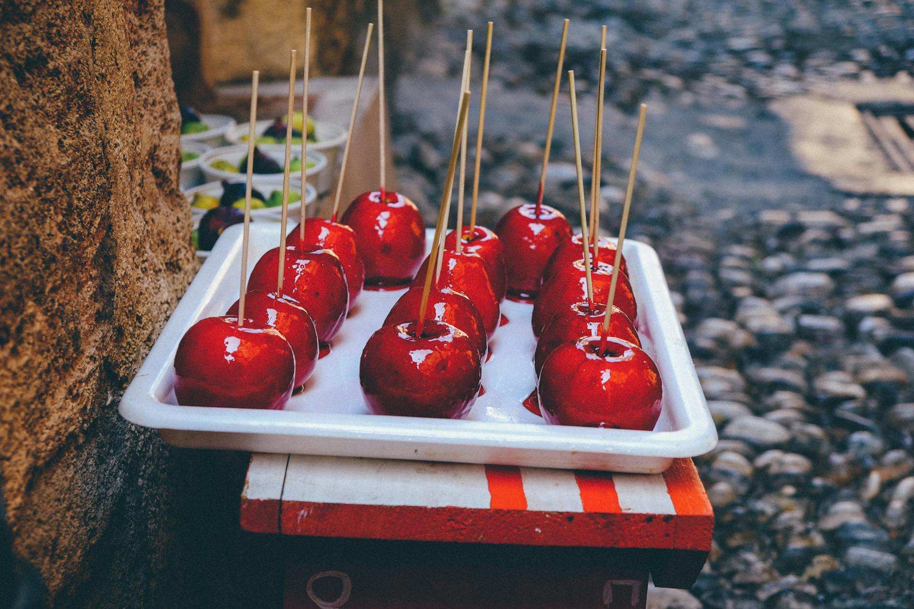 tray of candy apples