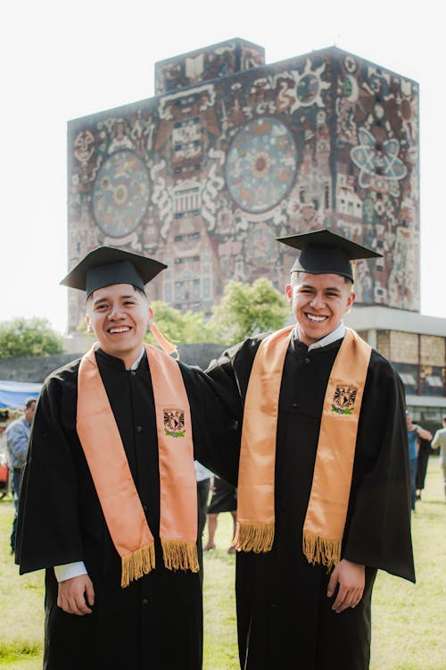 Fotos de stock gratuitas de birrete, diploma, educación