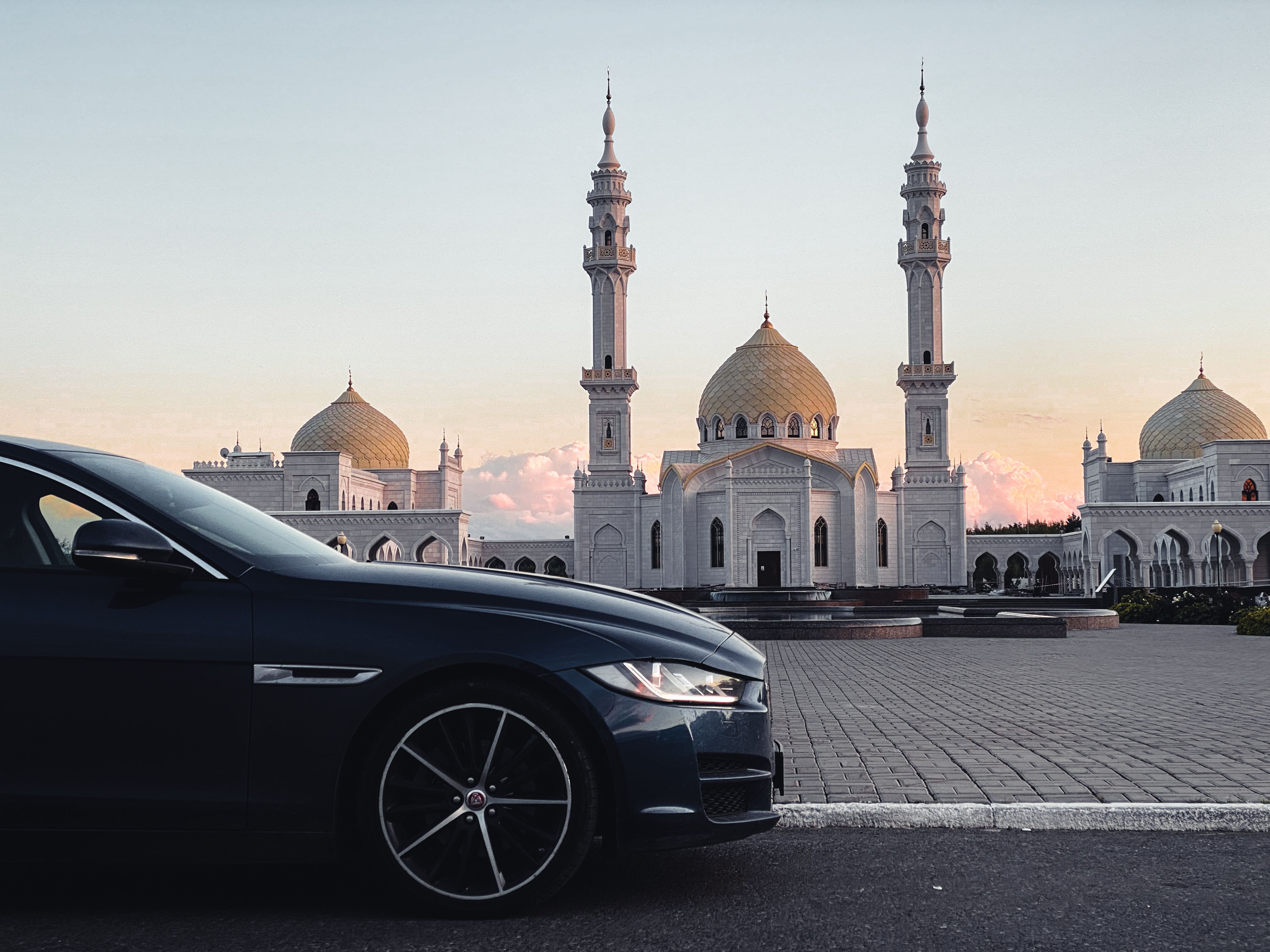 A black car parked in front of a mosque · Free Stock Photo