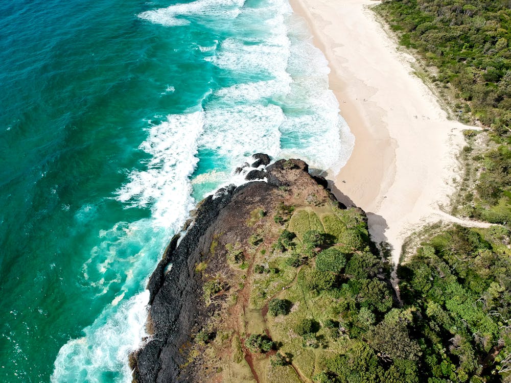 Ilmainen kuvapankkikuva tunnisteilla aallot, droonikuva, hiekkaranta