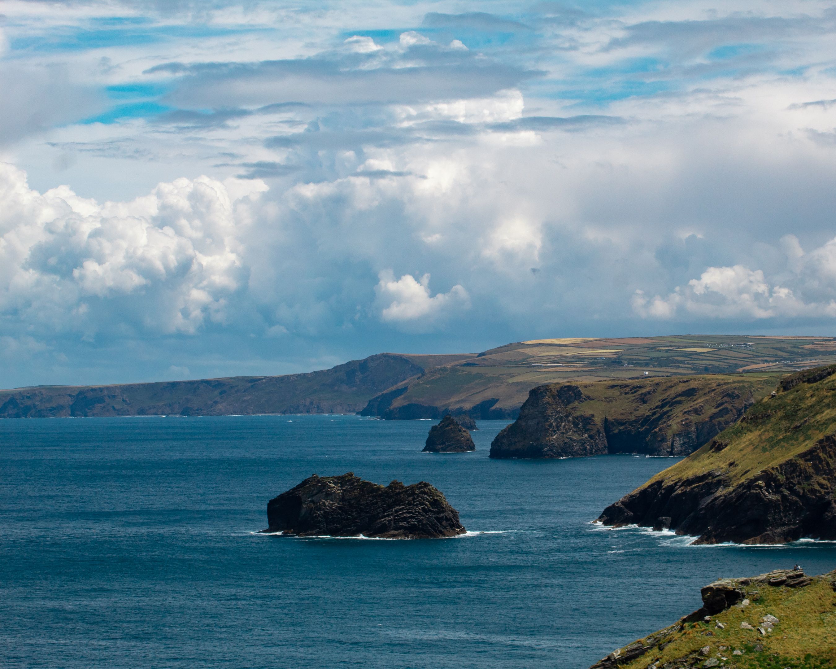 Clouds over Rocky Sea Shore · Free Stock Photo