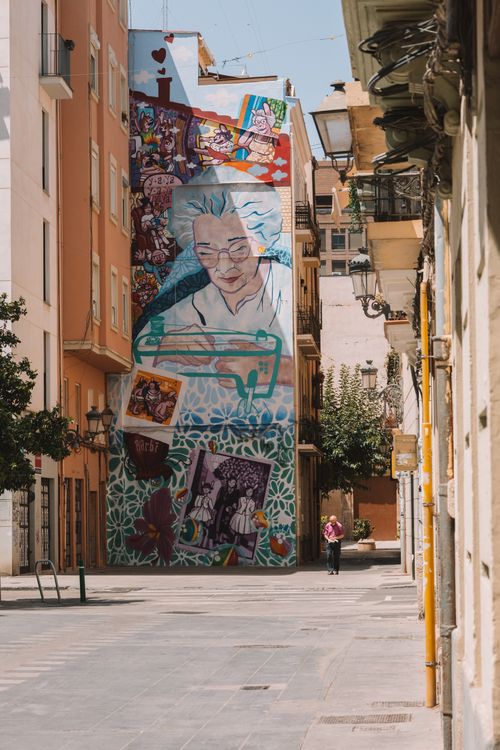 Free Colorful street art mural on a building façade in Valencia, Spain, capturing urban creativity. Stock Photo