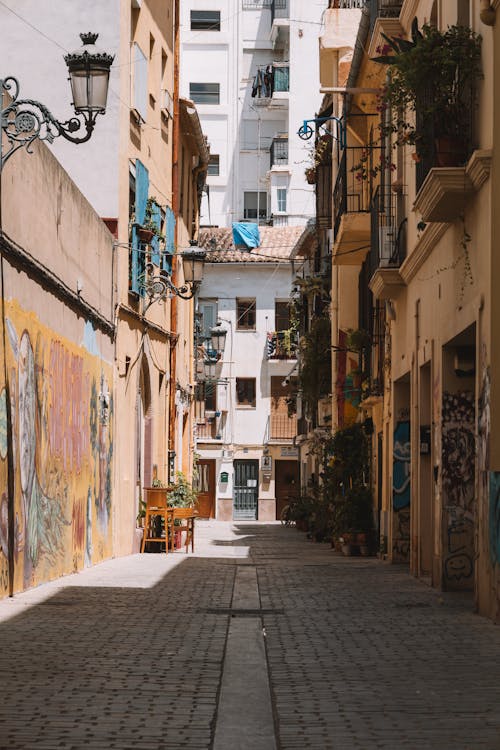 Foto profissional grátis de alameda, desocupado, edifícios