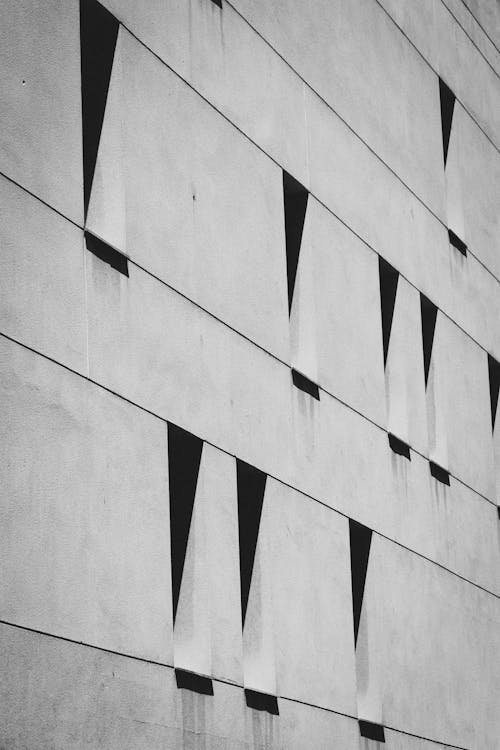 Kostenloses Stock Foto zu fenster, mauer, schwarz und weiß