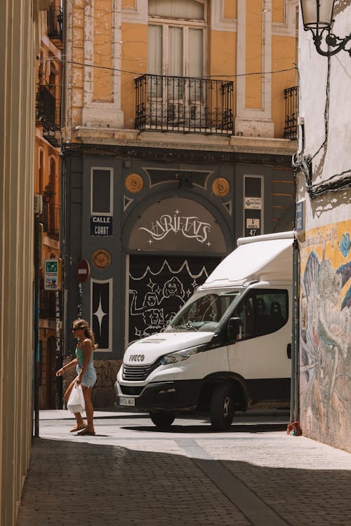 Fotos de stock gratuitas de blanco, calle, calles de la ciudad