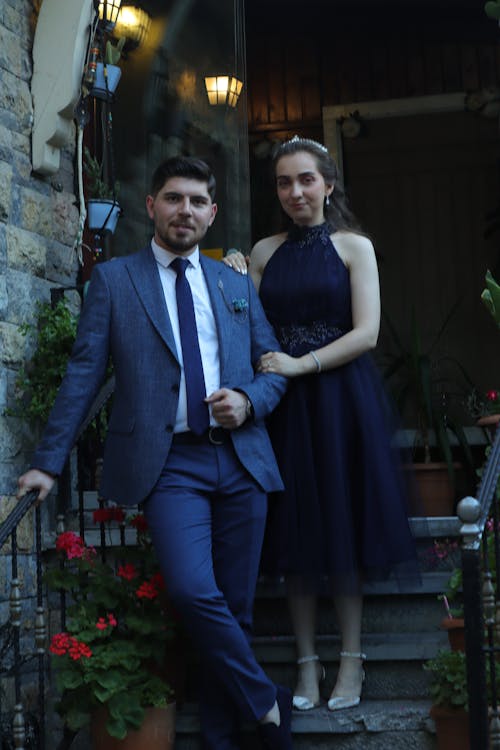 Foto profissional grátis de casal, de pé, fotografia de moda