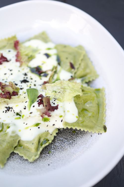 Free Delicious spinach ravioli topped with creamy sauce and herbs, perfect for gourmet meals. Stock Photo