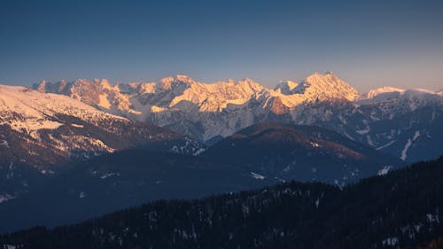 Fotobanka s bezplatnými fotkami na tému alpen, Alpy, červená