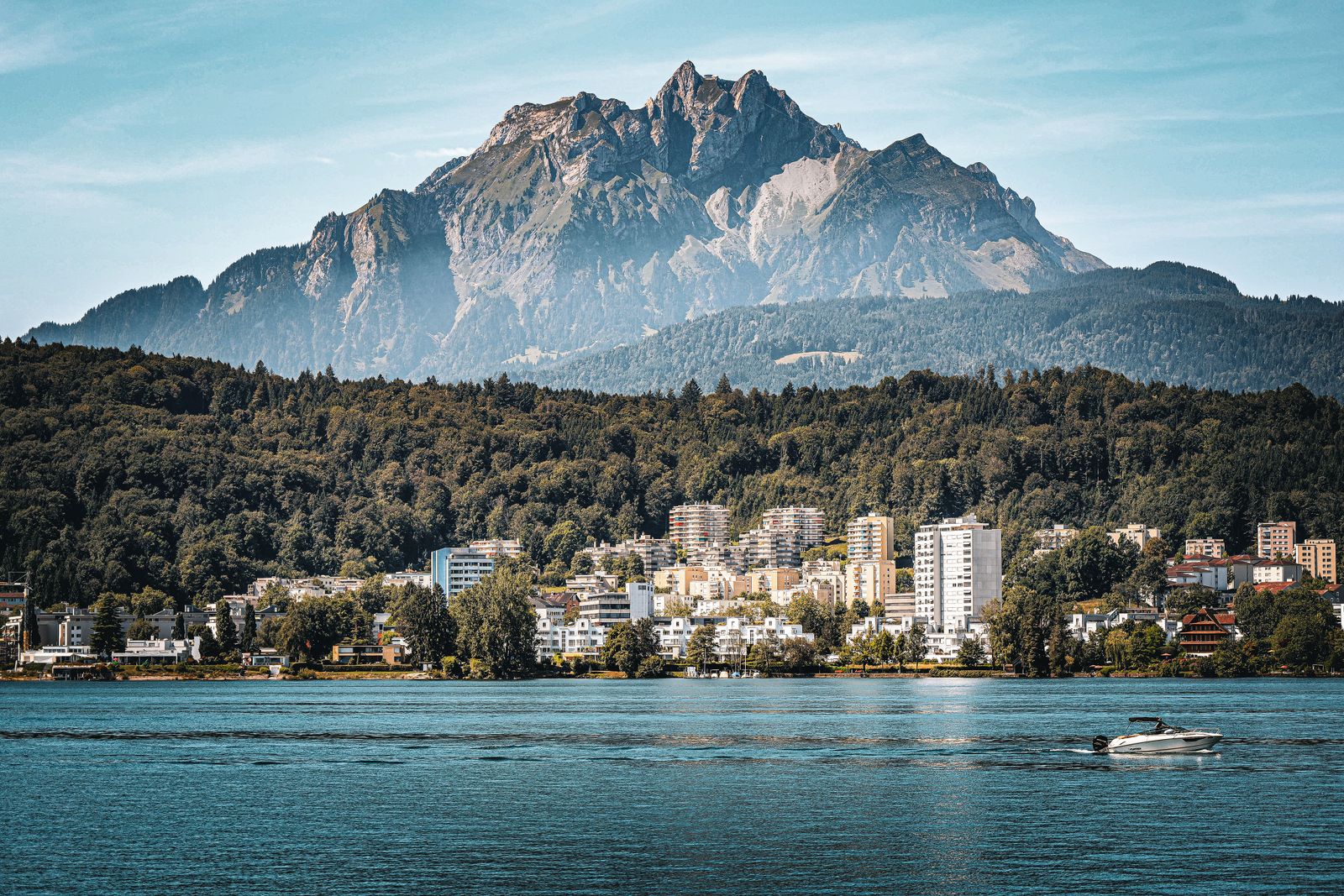 Lucerne Lake and Pilatus Guide (2026): Steamer, Cogwheel and Rigi Day-Rotation