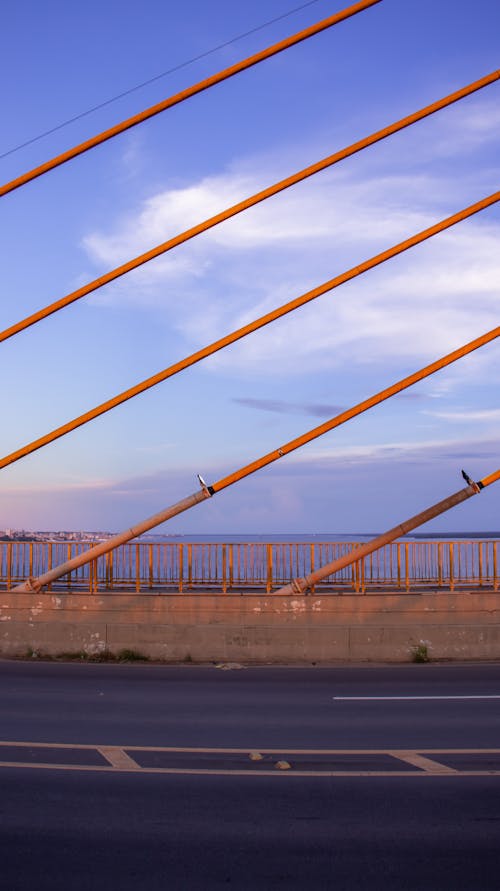 Darmowe zdjęcie z galerii z autostrada, kable stalowe, most